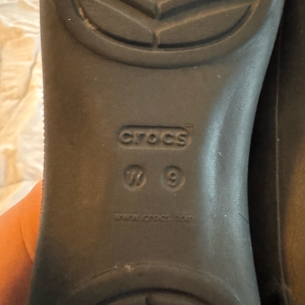 CROCS Women's Black Flats - Picture 4 of 7